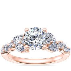 Anillo de compromiso romántico con diseño torcido y diamantes redondos y en forma de pera en oro rosado de 18 k (1/2 qt. total)